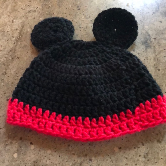New Mickey winter hat - Picture 2 of 2